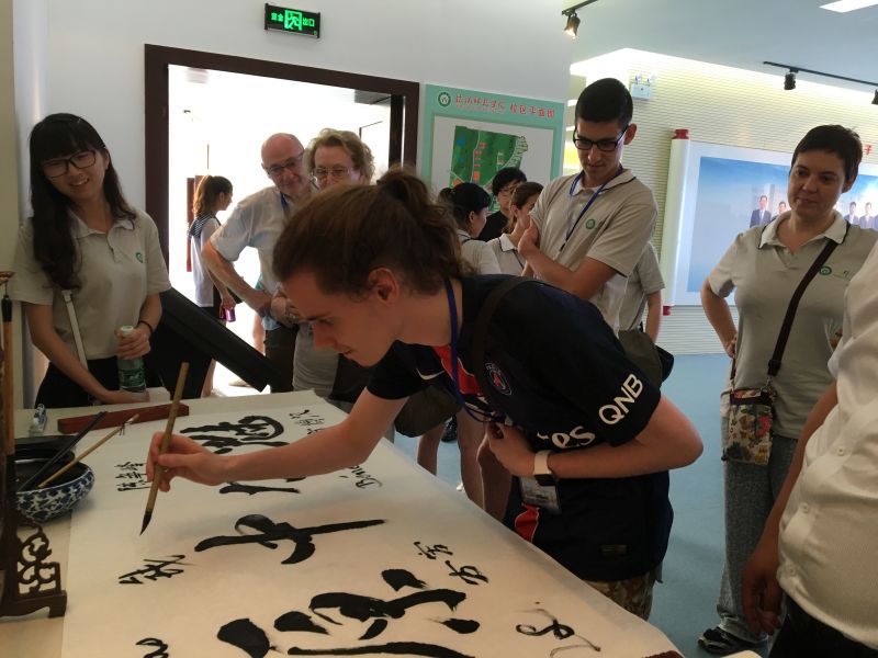 万象城体育awcsport学子积极参与“情系中法，携手筑梦”中法青年学生交流团活动