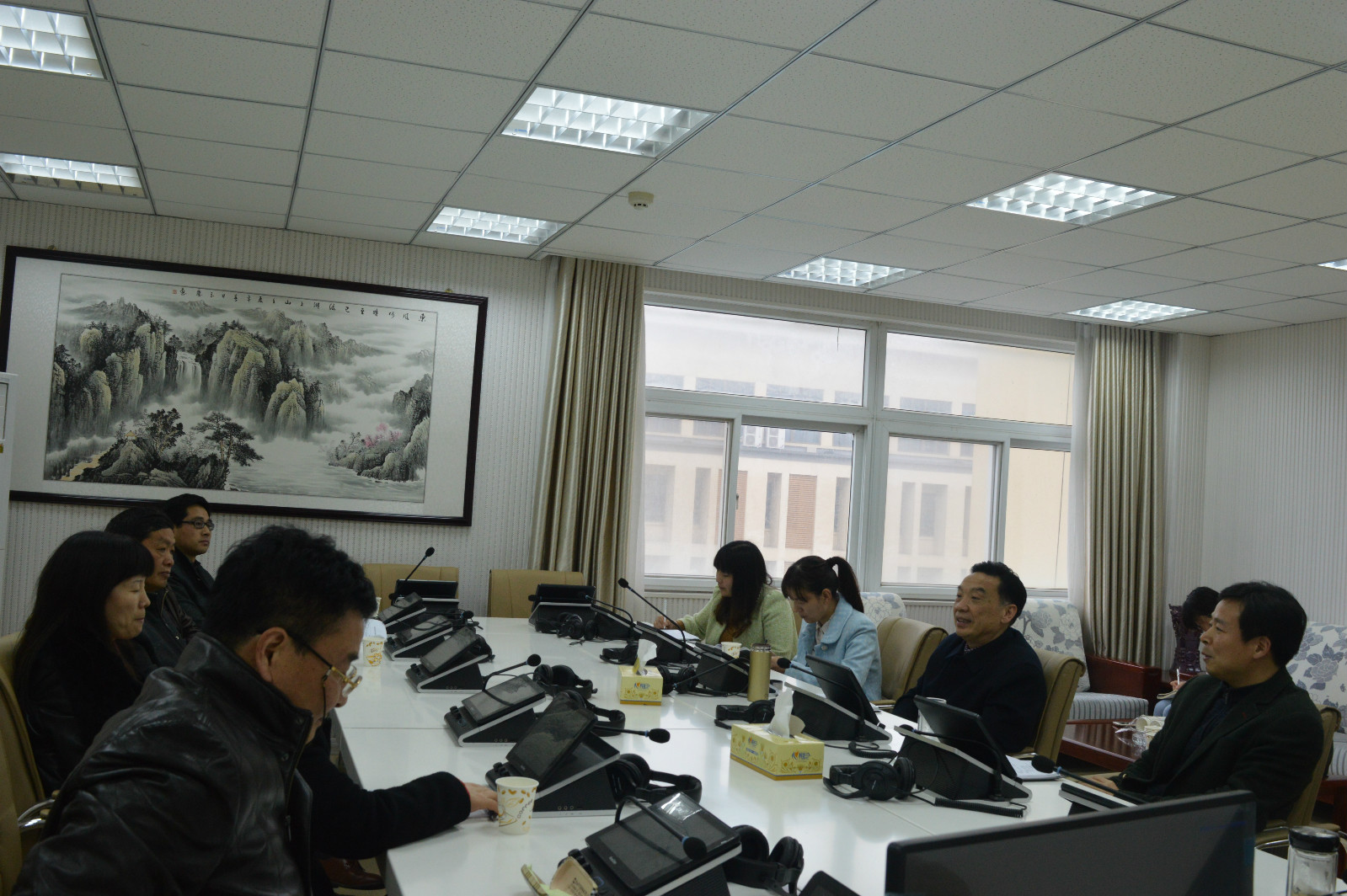 万象城体育awcsport举办退休教师座谈会