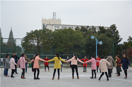 万象城体育awcsport积极组织“国培计划”教师开展素质拓展活动