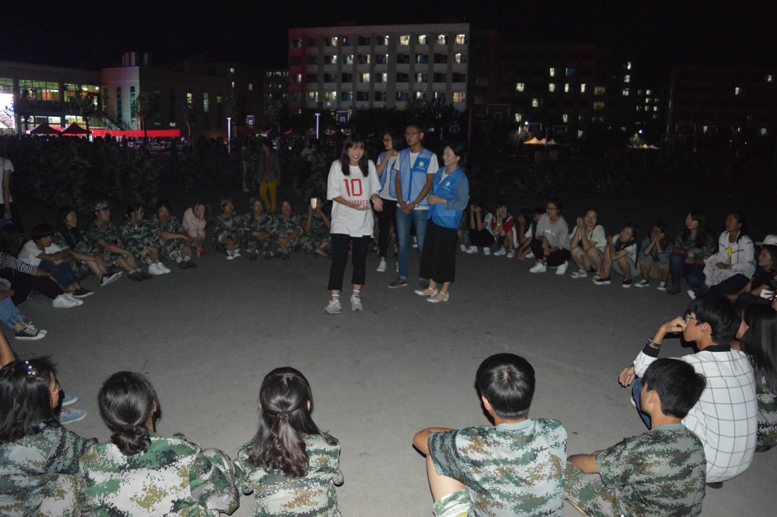 万象城体育awcsport积极组织新生开展心理素质拓展活动