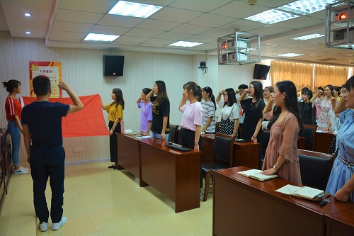 面向党旗,庄严承诺 ——万象城体育awcsport预备党员入党宣誓大会顺利举行