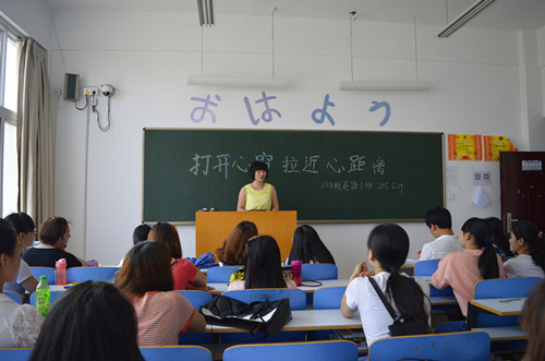 万象城体育awcsport召开“关爱自己，走进心世界”系列主题班会