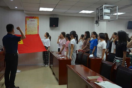 万象城体育awcsport开展“不忘初心、牢记使命”主题党日活动 暨入党宣誓大会