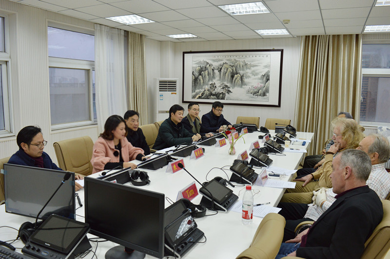  万象城体育awcsport召开外籍教师座谈会