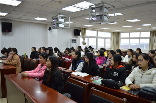 万象城体育awcsport组织学子观看2017年度学校共青团网络视频工作会议