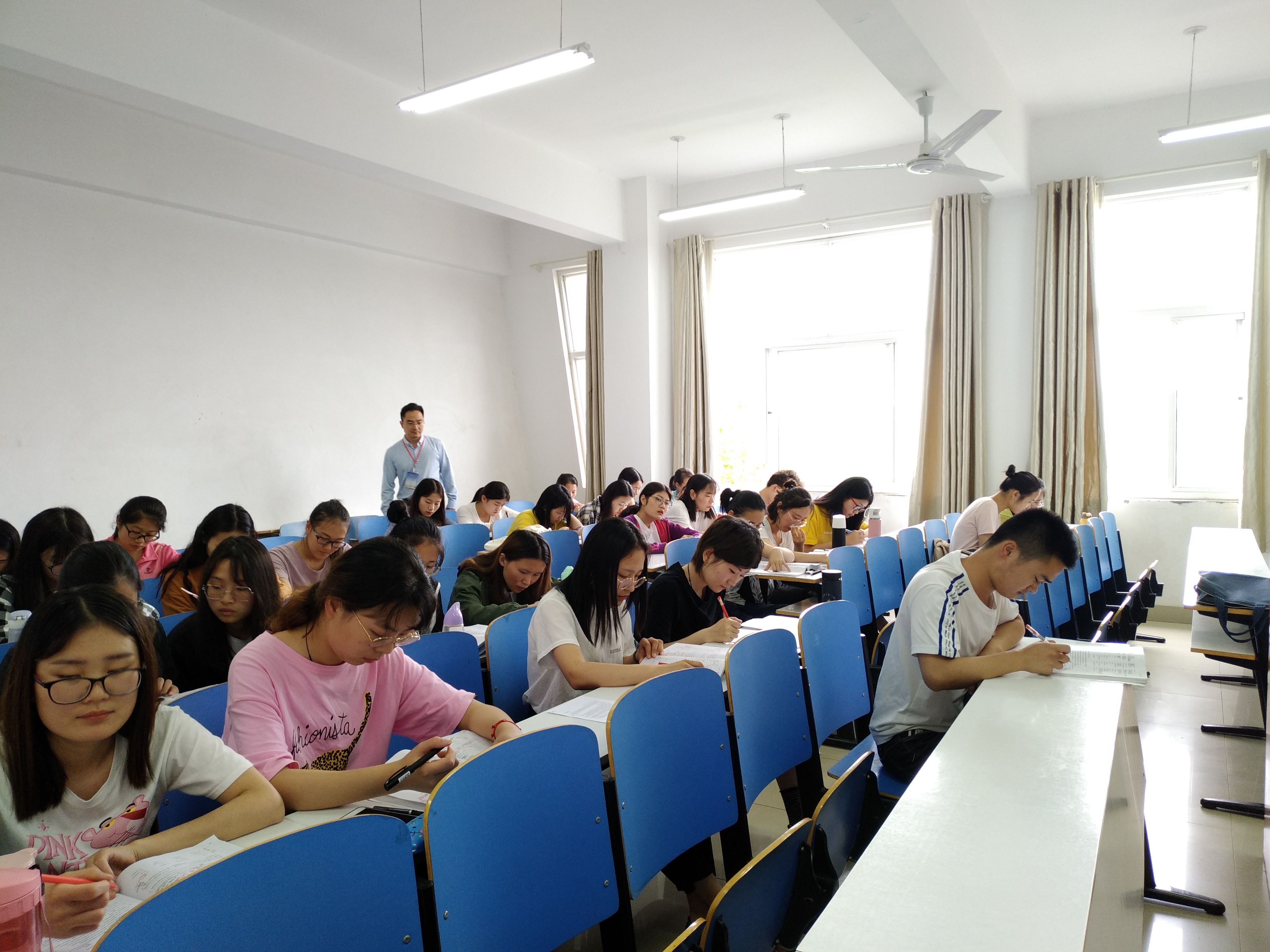 万象城体育awcsport2018-2019学年第二学期第十四周教学检查
