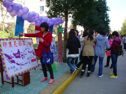 万象城体育awcsport举行“环球之旅”主题特色风情展喜迎女生月