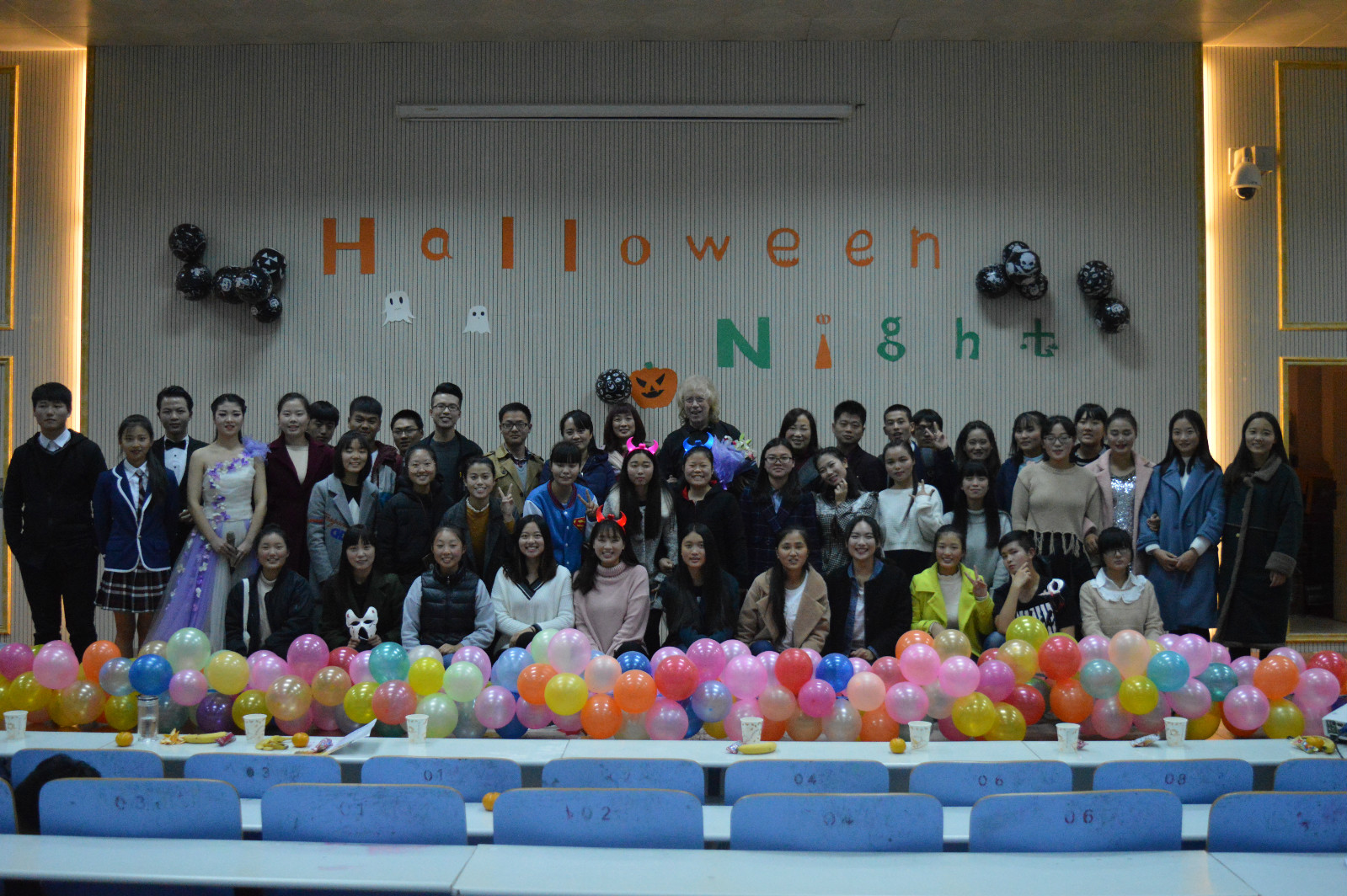 万象城体育awcsport万圣节“欢乐show青春” 文艺广角晚会顺利举行