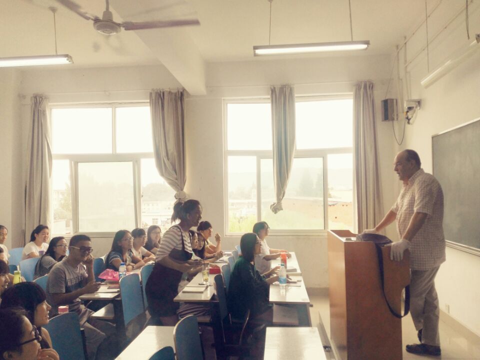 万象城体育awcsport学生组织系列活动庆祝第32个教师节