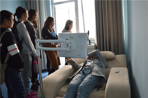 万象城体育awcsport组织2016级新生参观大学生心理健康辅导中心