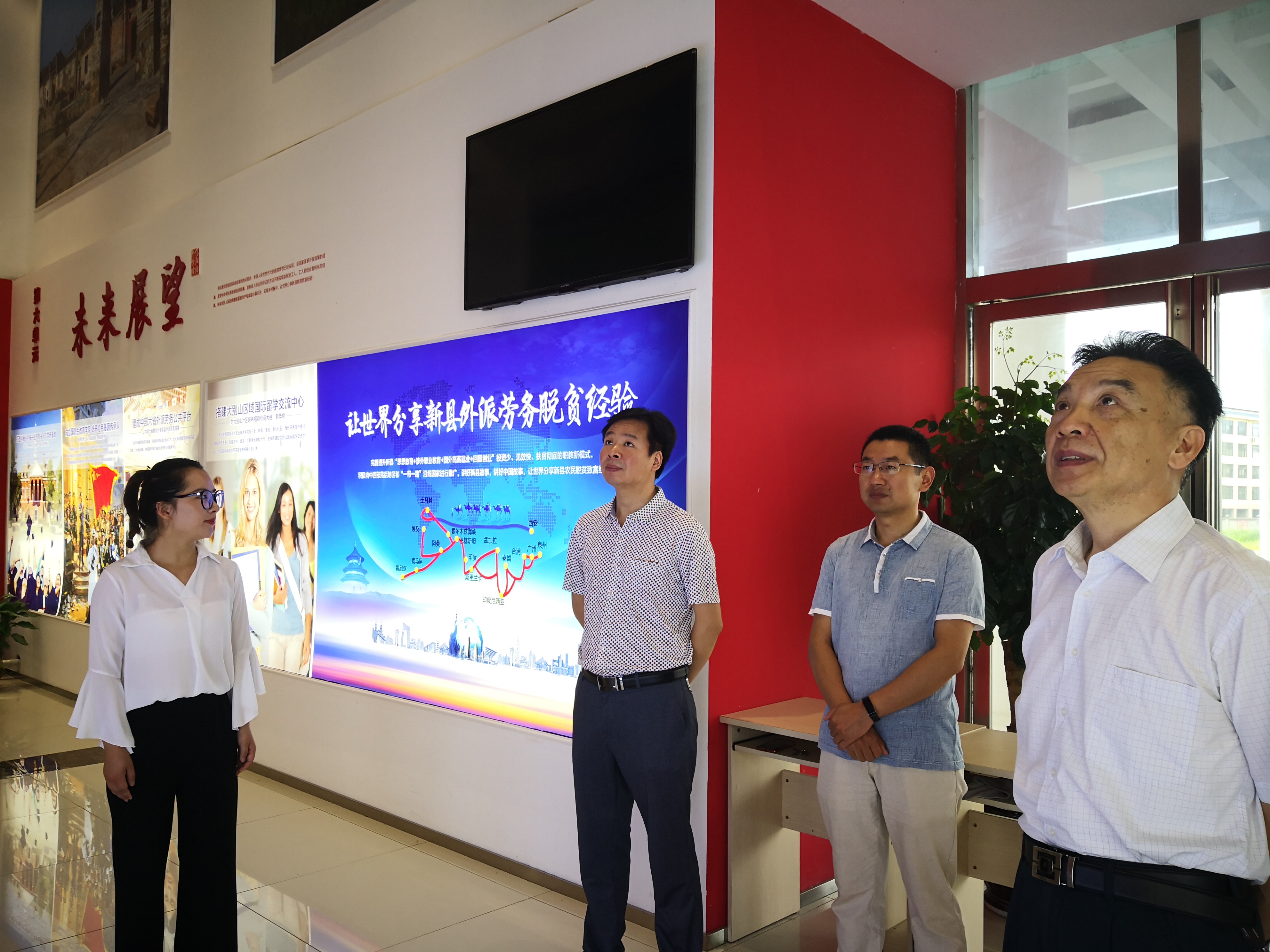 万象城体育awcsport与信阳涉外职业技术学院共建实习基地 揭牌仪式举行