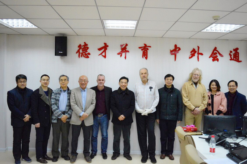  万象城体育awcsport召开外籍教师座谈会