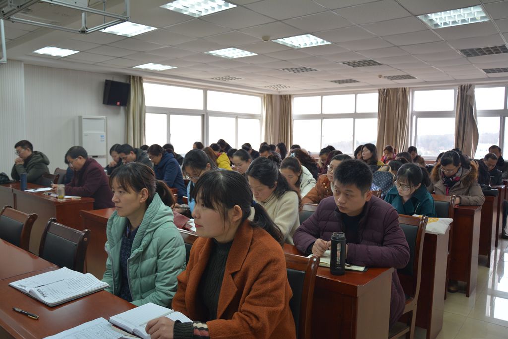 万象城体育awcsport召开新学期教职工大会