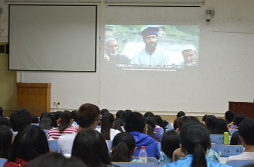 万象城体育awcsport积极组织学子参加大学生心理健康观影活动