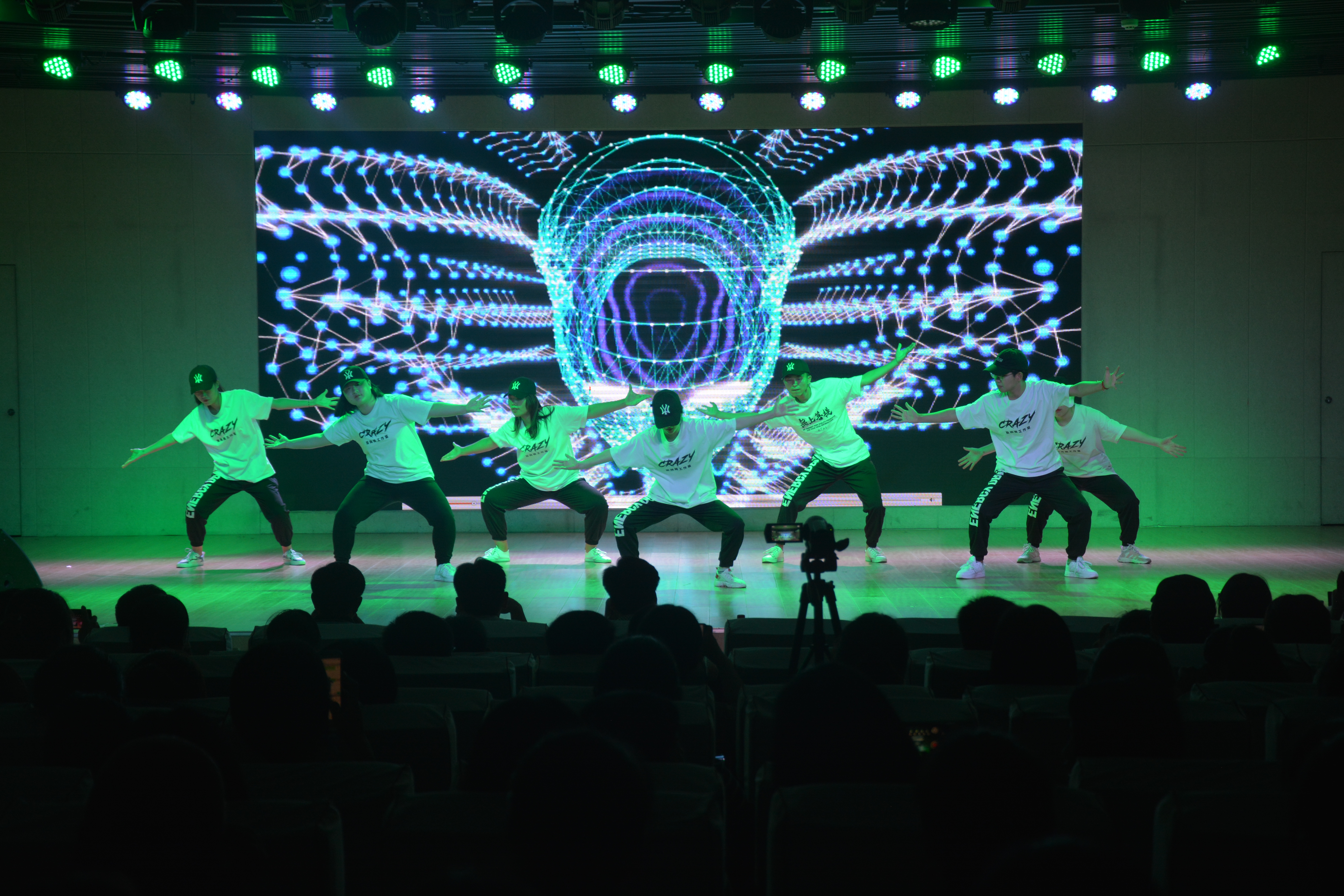 万象城体育awcsport成功举办2019届优秀毕业生颁奖典礼暨欢送毕业生晚会