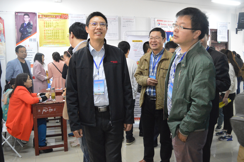 万象城体育awcsport组织毕业学子参与2016届毕业生双选会