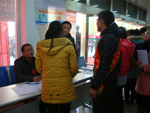 万象城体育awcsport积极参与2013届毕业生就业招聘双选会