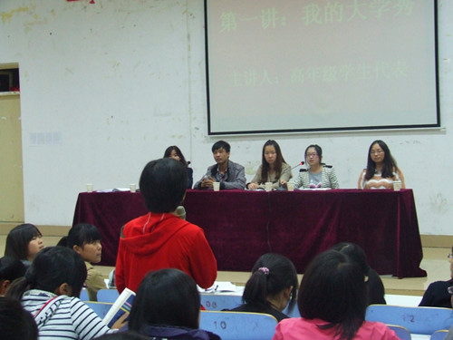 万象城体育awcsport新生入学教育火热进行中
